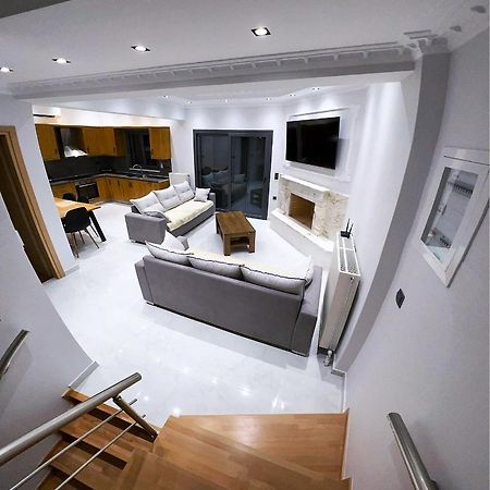 Kontis' Deluxe Furnished Apartment Loutraki  Ngoại thất bức ảnh