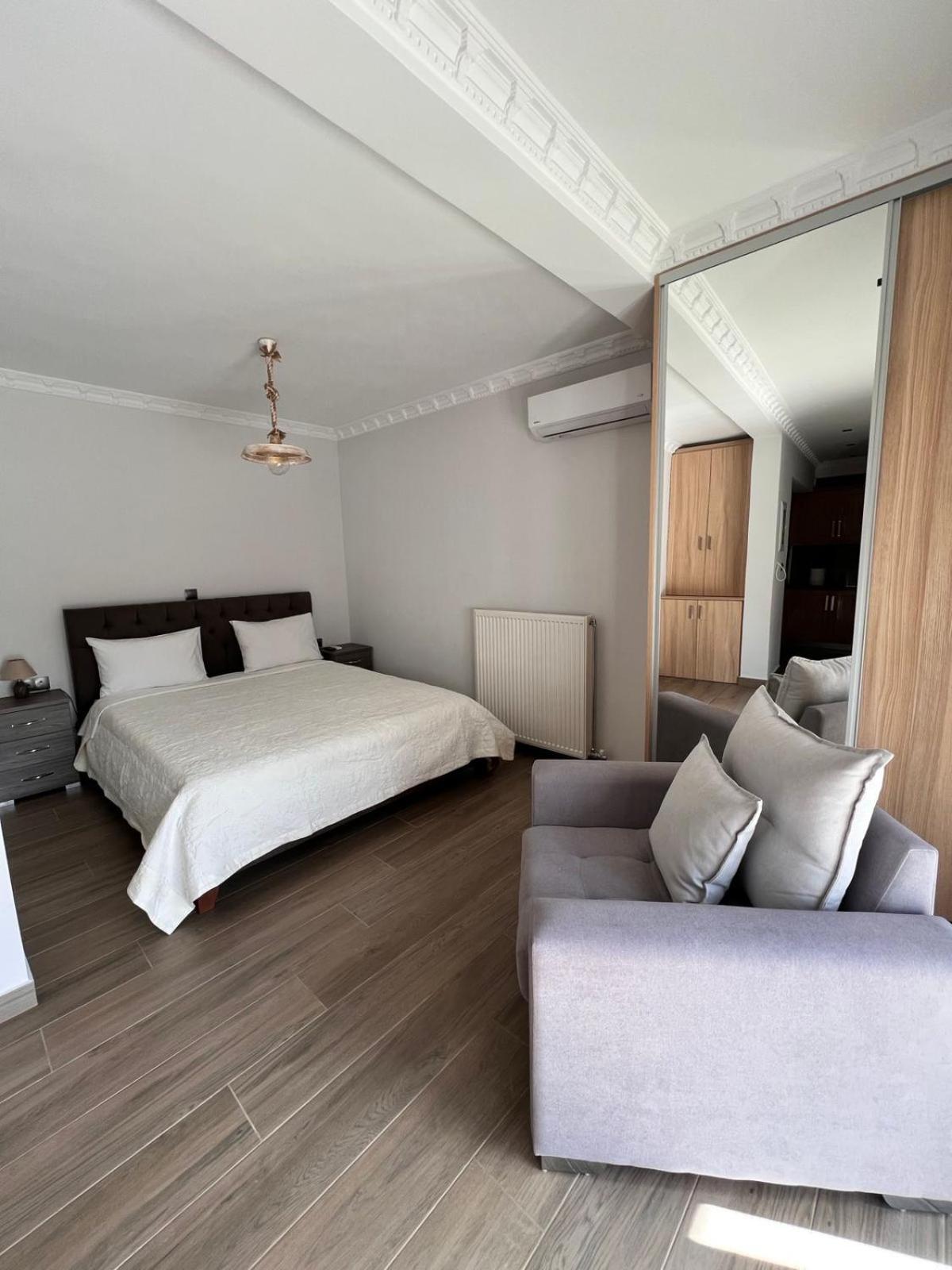 Kontis' Deluxe Furnished Apartment Loutraki  Ngoại thất bức ảnh