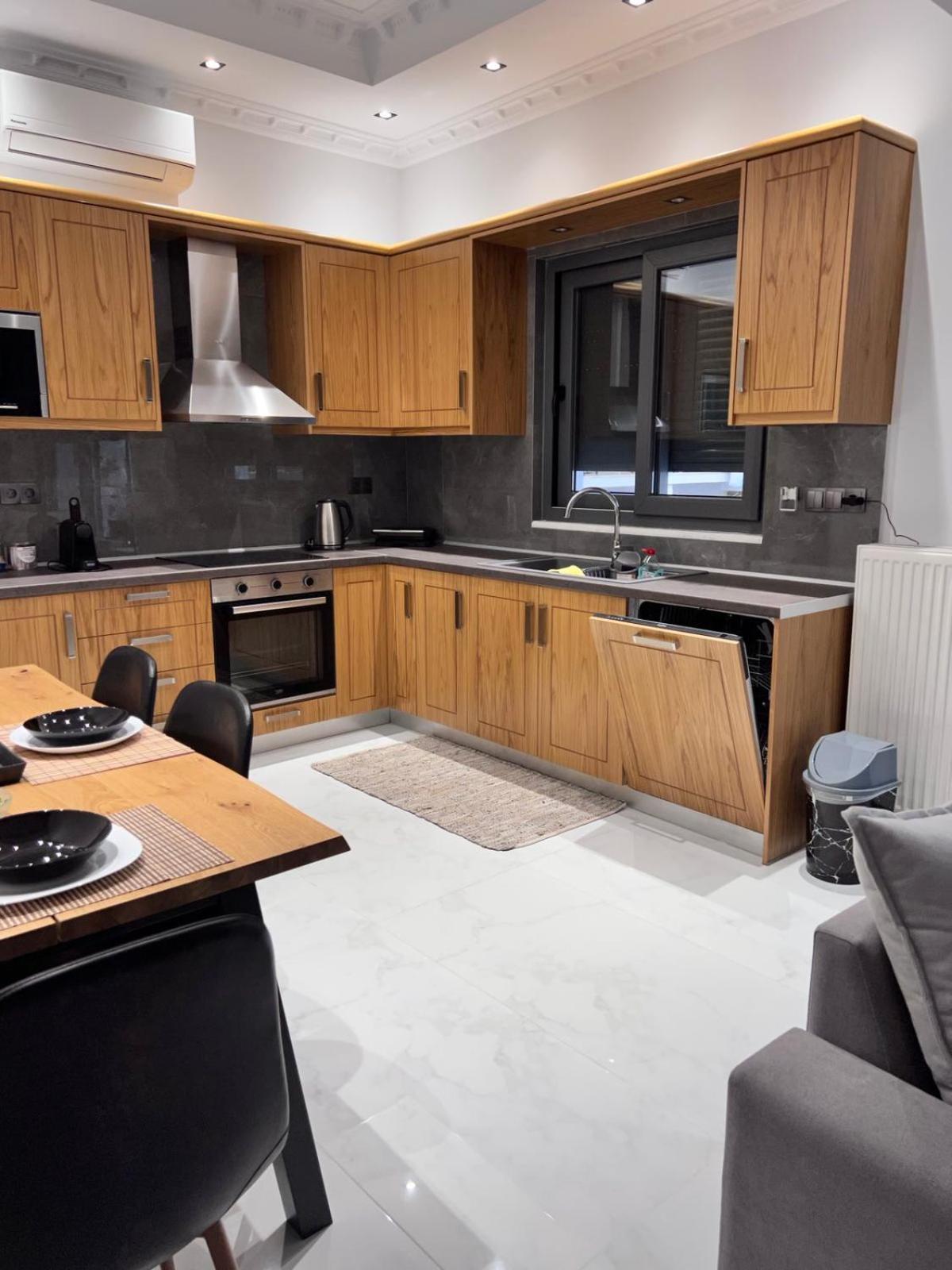Kontis' Deluxe Furnished Apartment Loutraki  Ngoại thất bức ảnh